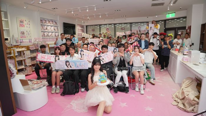 Wing Stars芃芃生日會驚喜連發，親剪影片吐心聲，開口獻唱展現滿滿誠意